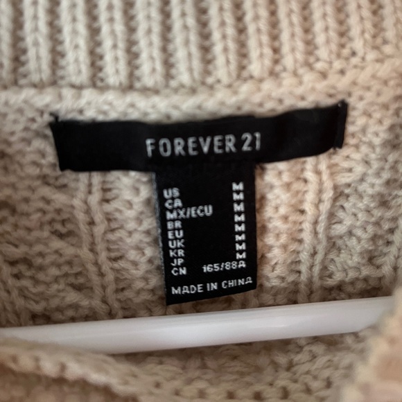 Cropped knit sweater-vest with embroidered flowers - Picture 3 of 5